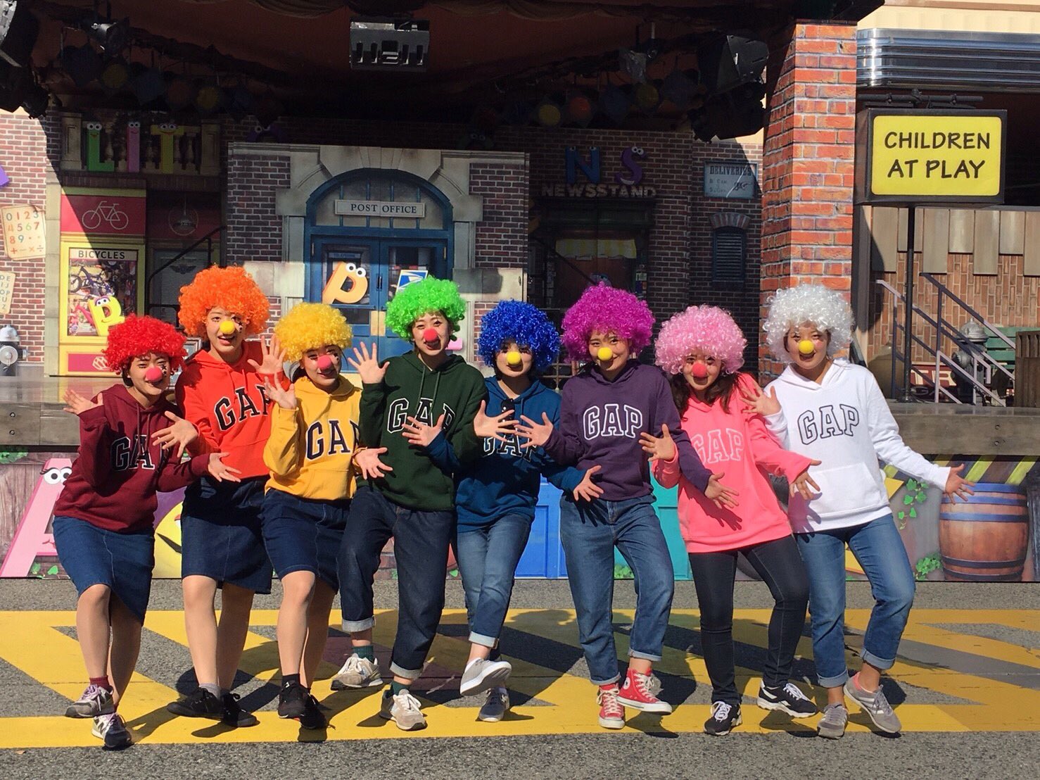 あゆみ Twitterren 11 3 サークル終わりにお泊まりして始発でusj クレイジーなことできて満足 自由でわちゃわちゃしてて大家族みたい アフロっ子大好き Usj Gap アフロ おそろコーデ ピエロ Afroplanets T Co Jz3v4llcge Twitter