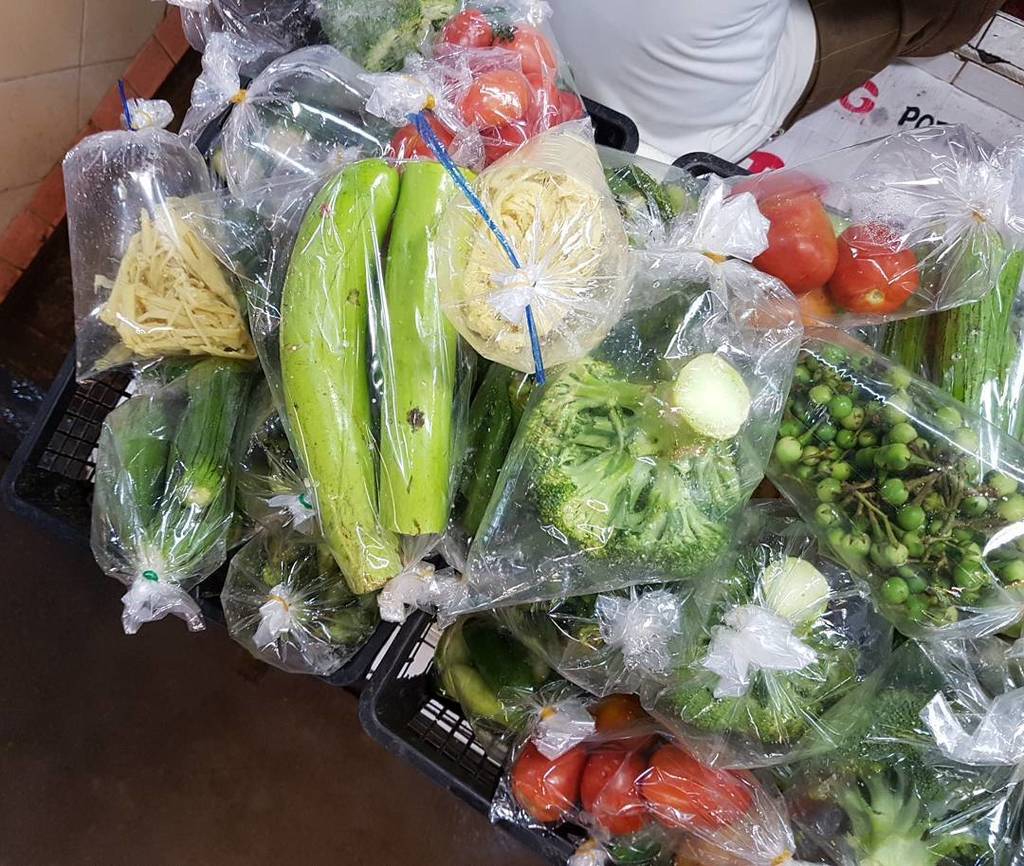 Myflashngo_Blog's tweet photo. Green in plastic bag
#Phuket
#wetmarket
#travelblogger
#breakfast
#penangblogger
#brotri… https://t.co/asYRo80qj6 https://t.co/AHkwaiscQP