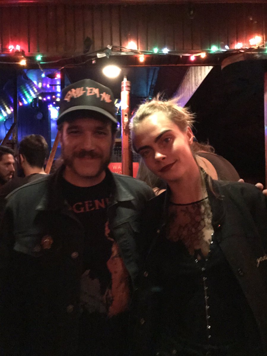 Mr_Rust's tweet photo. Balling with Cara #rainbowbarandgrill #CaraDelevingne #mrrust #sunsetstrip #suicidesquad #hot https://t.co/3aV6n4Ol4m