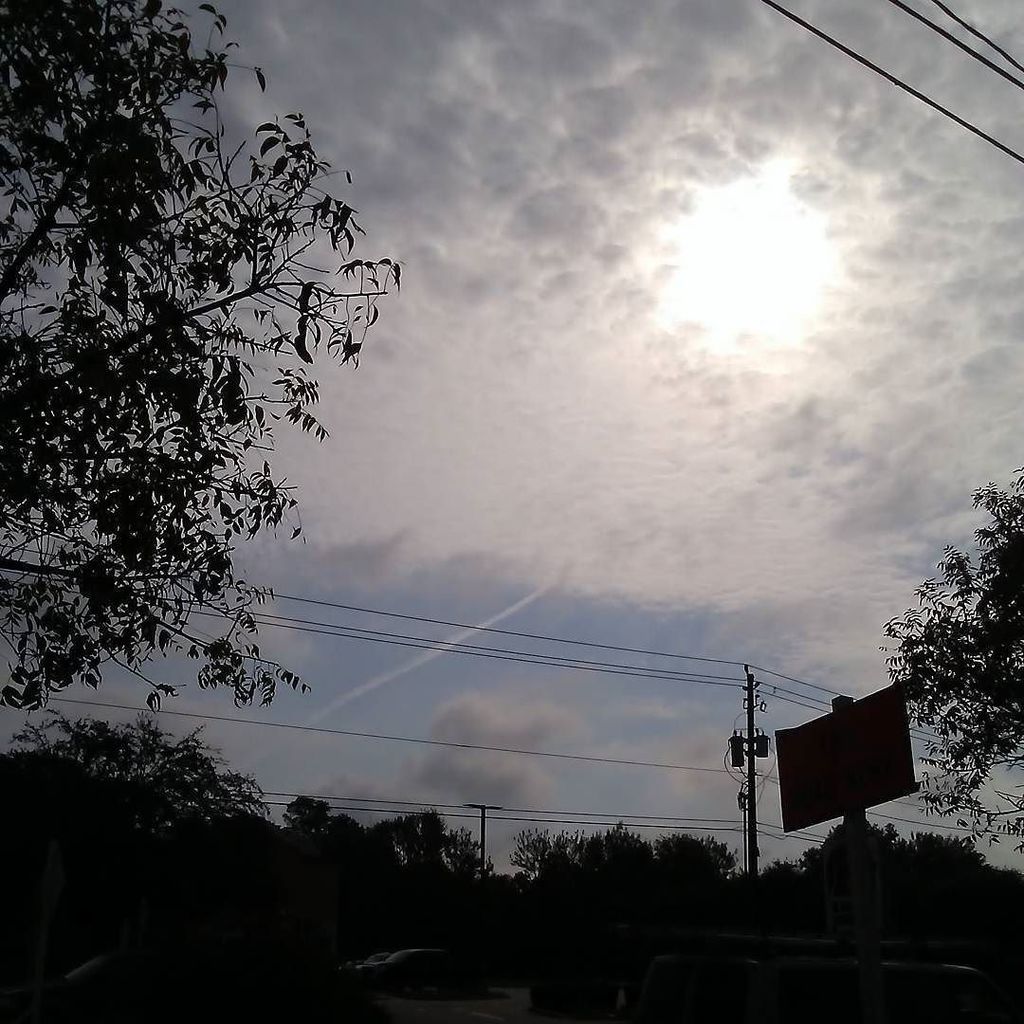 sdwyatt's tweet photo. #clouds #texas #houston #antoinedrive #godisgood beautiful https://t.co/7Di9h0s7m3