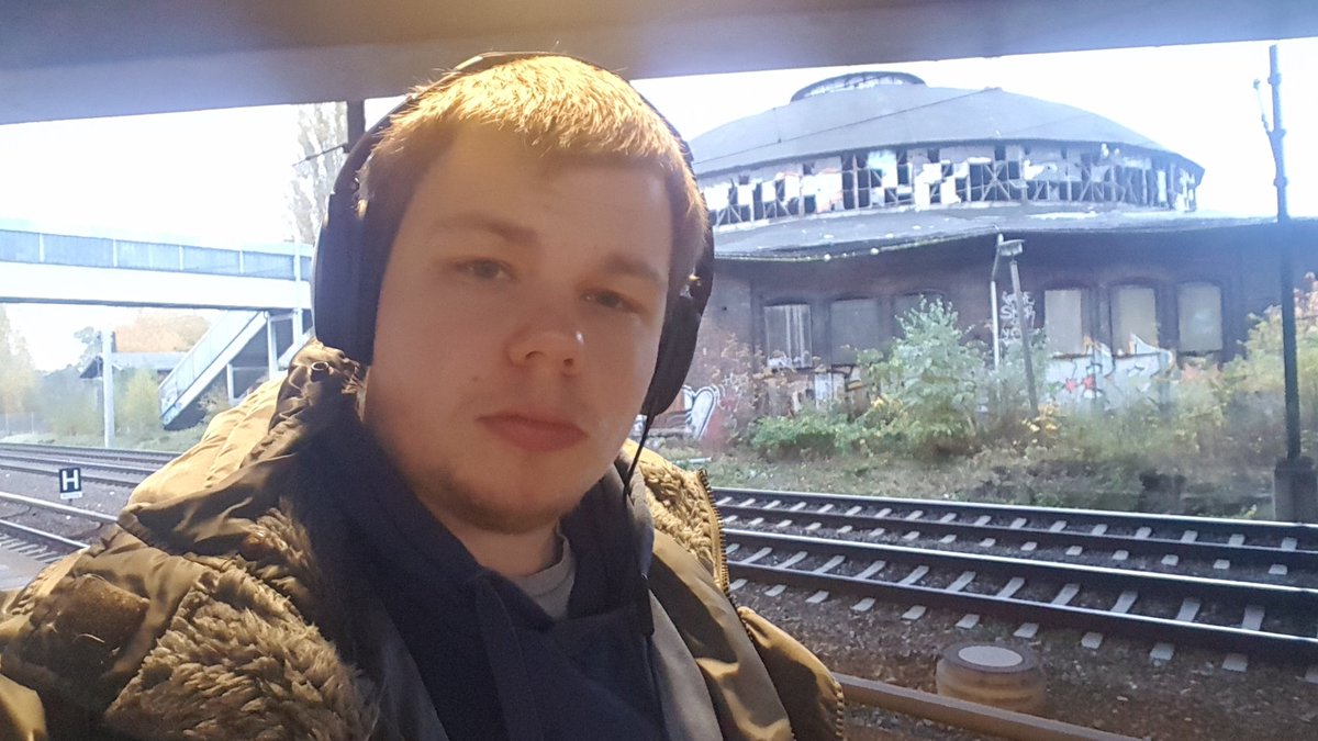 TANZVERBOTcf's tweet photo. Als Selbstständiger Schichtarbeiter hat man kein Wochenende. https://t.co/240DCeXwCf