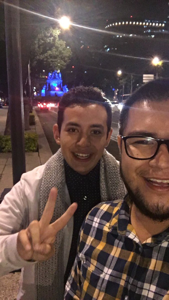 JeSuisCharly's tweet photo. Te amo, bebé. 😍💕✨ #Always23 @bailansinCizare 😍 https://t.co/RJ7Ei30ngH