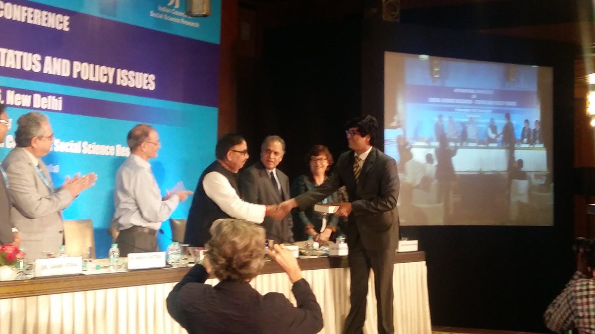 GreyMattersPR's tweet photo. @DrMNPandeyMP presentd 1st vol #SocialScienceReport to contributors to chapters in reprt #ICSSRConference #ThinkTankInitiative @oxfordpress https://t.co/gDyxzvig8W
