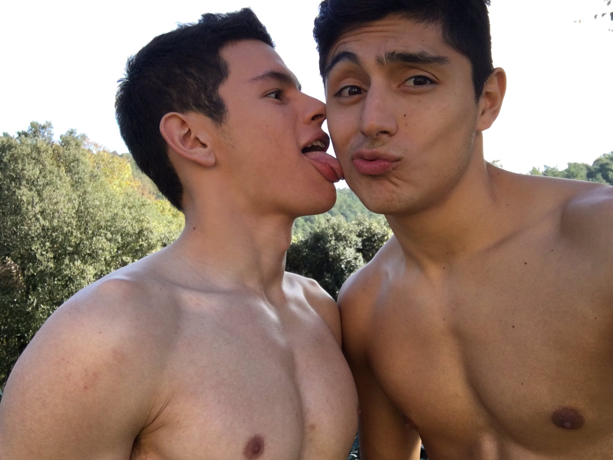 Queer Me Now on X: Gay Porn Newomcer Ricky Verez Is Super CUTE! (  t.coLJUF1zdzYB ) @RickyVerezXXX @kensummersxxx @LucasEnt  @MichaelLucasNYC GayKiss t.coyoBeG5krnf  X