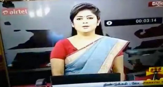 virakesari_lk's tweet photo. மறைந்த முதலமைச்சர் என்று ஒளிபரப்பிய டிவி (வைரல் வீடியோ)
https://t.co/X5H2Yac3tr
#thanthi_tv #news_reader #read #dead #video https://t.co/8xQoRLzCfH
