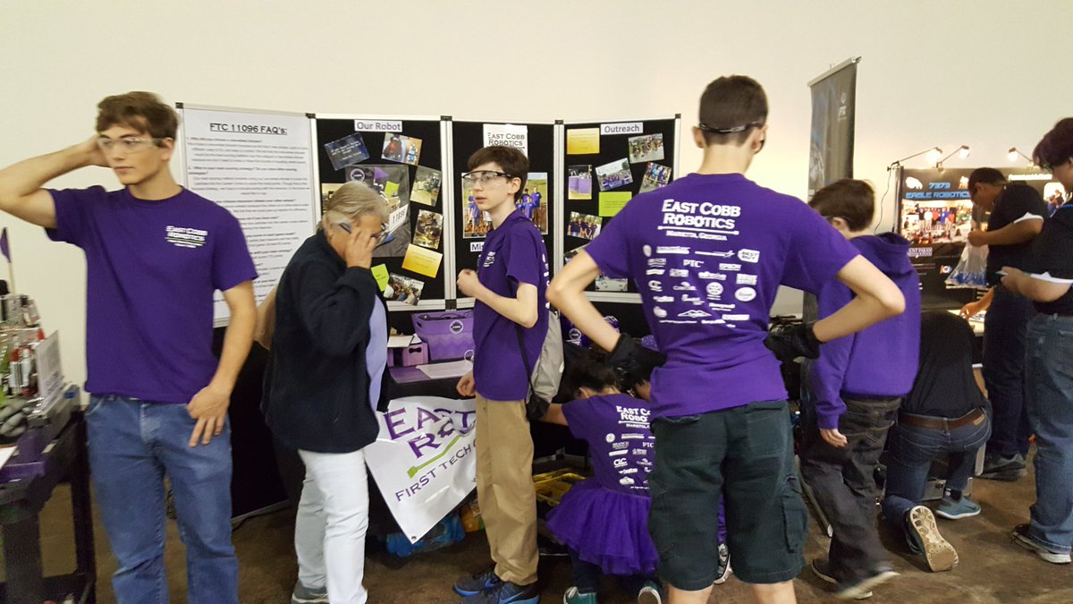 DuctTiesZipTape's tweet photo. The teams are getting set up! It's almost time!!!

#DTZTQual2016 #OMGRobots @gaftc https://t.co/oU2VwGbacr