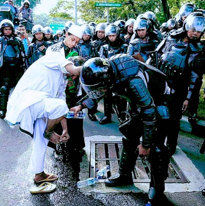 Subhanallah,Indahnya Hidup Ini Kalau Kita Semua Saling Mencintai Dan Menyayangi. #Promoter #Dovhumaspolri
