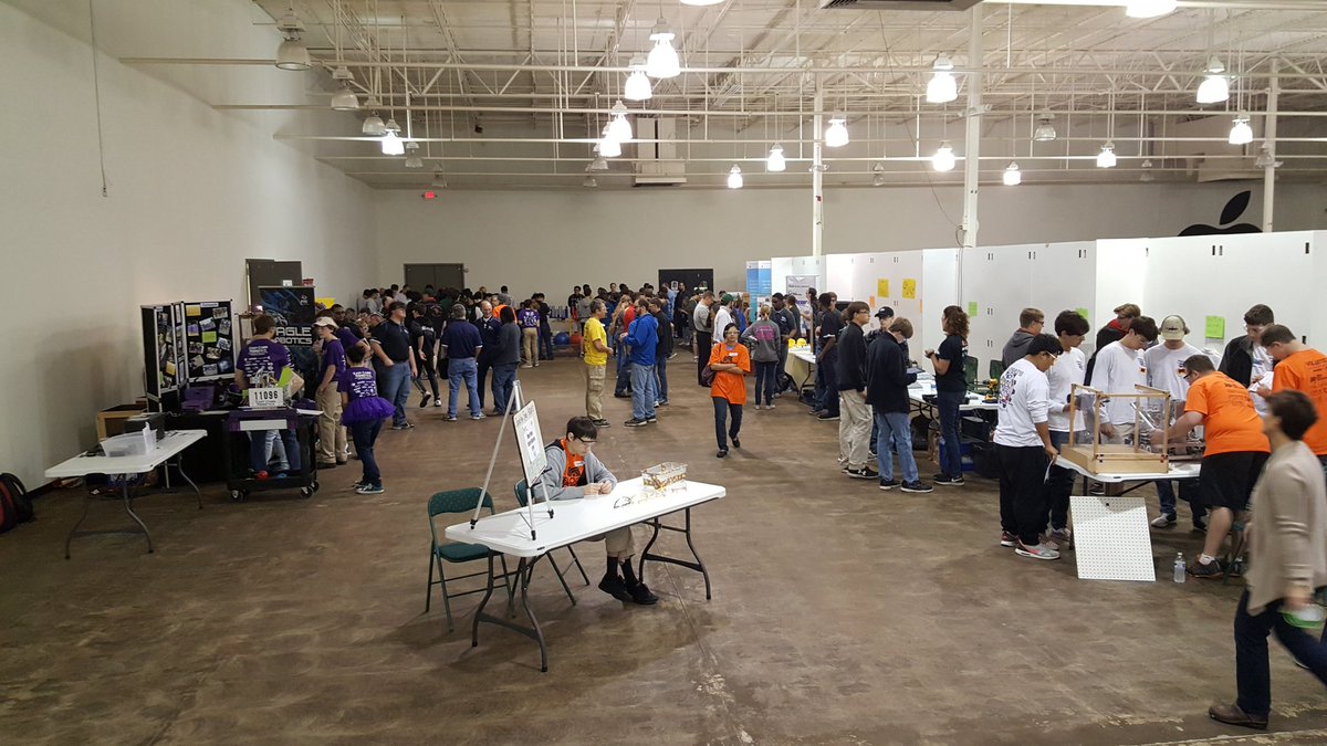 DuctTiesZipTape's tweet photo. The teams are getting set up! It's almost time!!!

#DTZTQual2016 #OMGRobots @gaftc https://t.co/oU2VwGbacr