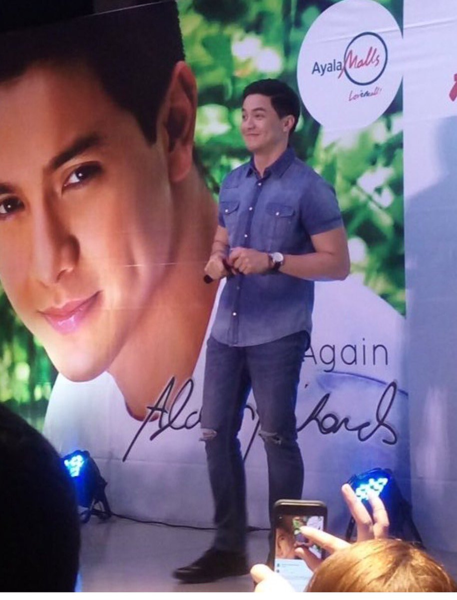MaichardManila's tweet photo. Kanya-kanyang kayod para sa future! Di kayo galit sa blue! 😂
© to the owner
WeGotYourBackALDUB
#ALDUBWelcomeHome https://t.co/57aPQX1zBW