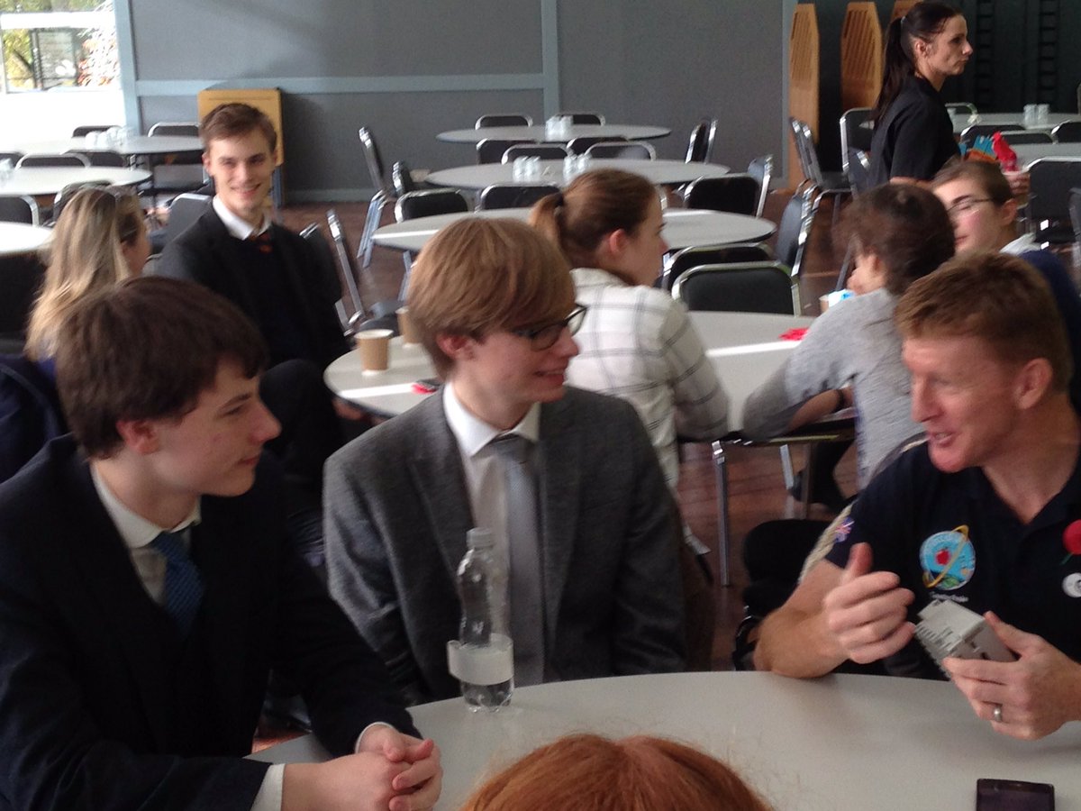 UTCLincoln's tweet photo. Look who we met! @astro_timpeake #Principia #starstruck https://t.co/ndUmDirRag