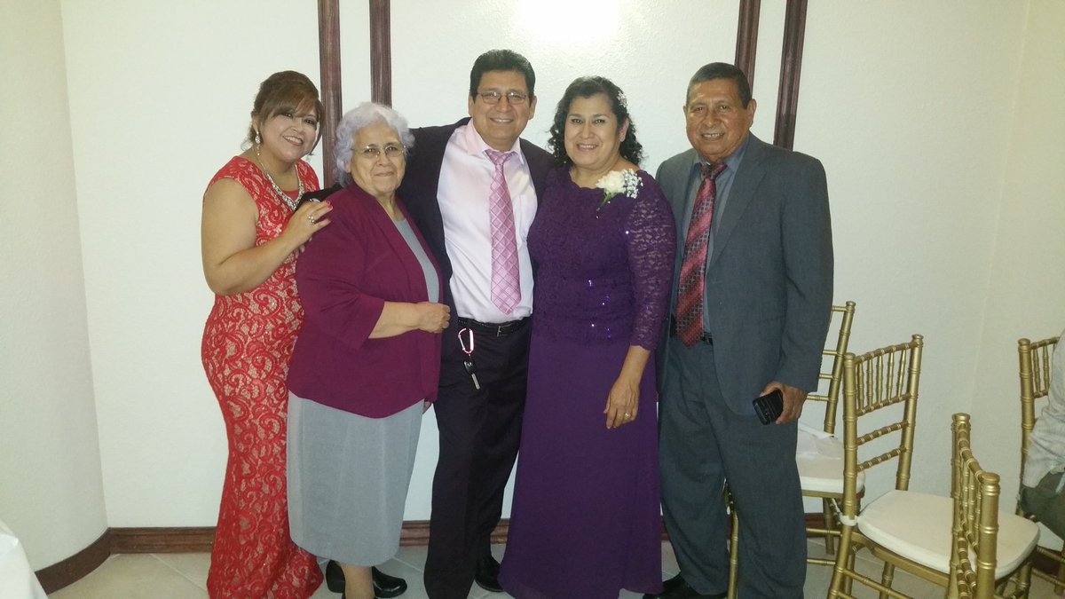 marin775's tweet photo. En la boda de mi sobrina lisset vargas https://t.co/k51Fq3Qn21