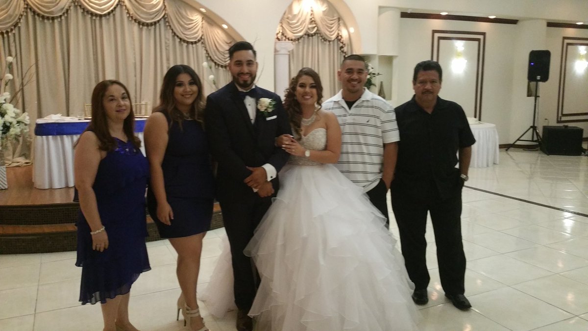 marin775's tweet photo. En la boda de mi sobrina lisset vargas https://t.co/k51Fq3Qn21