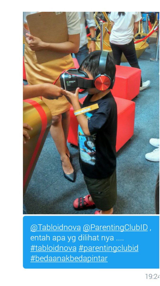 pinky_riya's tweet photo. Entah apa yg dilihat nya ... @Tabloidnova @ParentingClubID #bedaanakbedapintar #tabloidnova #parentingclubid https://t.co/ALik5QlLCD
