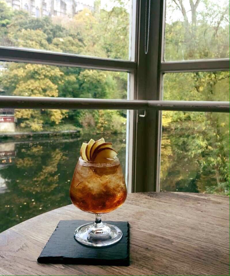 COCKTAIL OF THE WEEK - Autumn Crumble