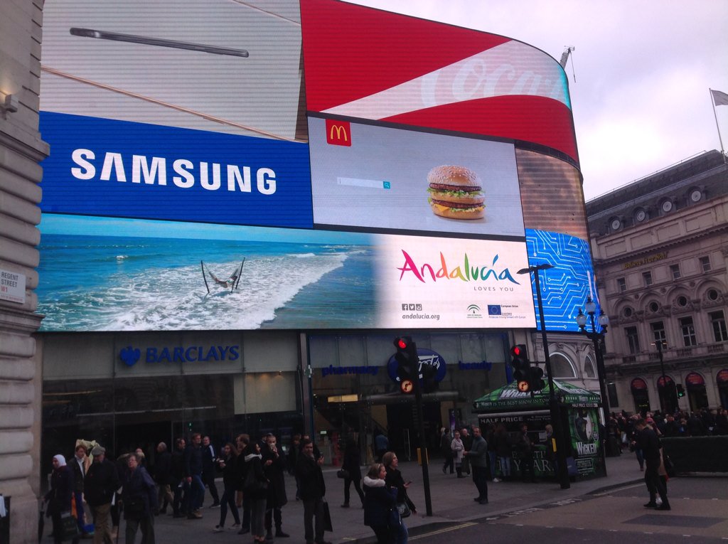 #Andalucía muestra sus atractivos turísticos en Piccadilly Circus, el corazón de Londres. #WTMLDN