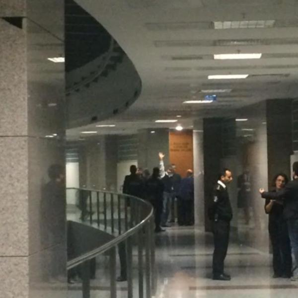 BursaESP's tweet photo. #Cumhuriyet gazetesine yönelik operasyonda gözaltına alınan 9 yönetici tutuklandı. https://t.co/TTdXrA0AK6