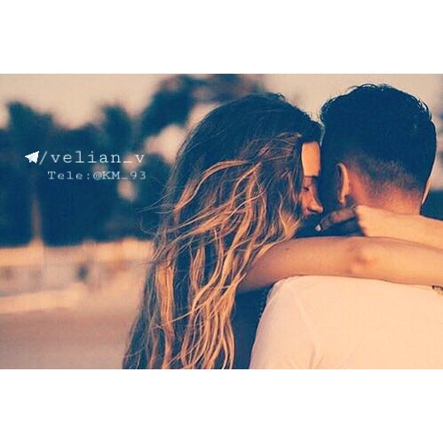 حٌمَوِدِي:
س أخبركِ أن السَعآدة لاتُحكىَ الا بِعِنآقكِ 🌸💜•