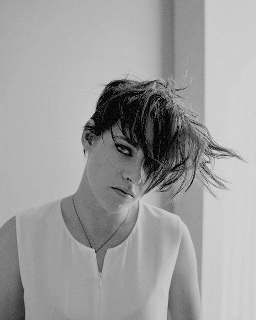 'ฉันไม่มานั่งนิยามสถานะทางเพศของฉันหรอก ถ้าคุณไม่เข้าใจก็ช่วยไม่ได้ ฉันไม่มีเวลามานั่งอธิบายให้คุณเข้าใจ'

เอาใจไป

#kristenstewart