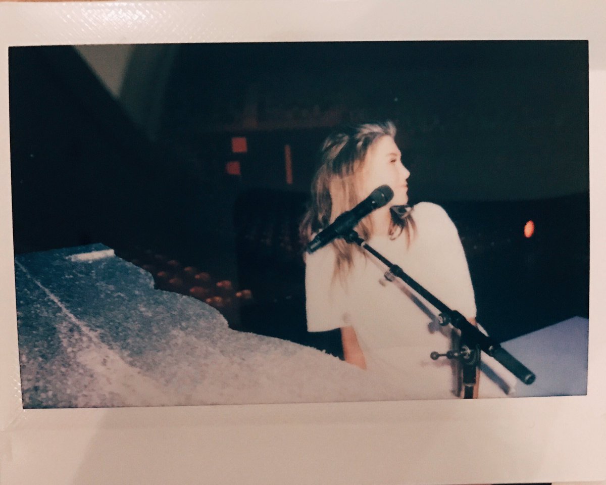 DeltaGoodrem's tweet photo. Let's do this #ADELAIDE ❤️🌟🎼🔥👑💋 #WingsOfTheWildTour XOXOXO https://t.co/aixkpO1k4v