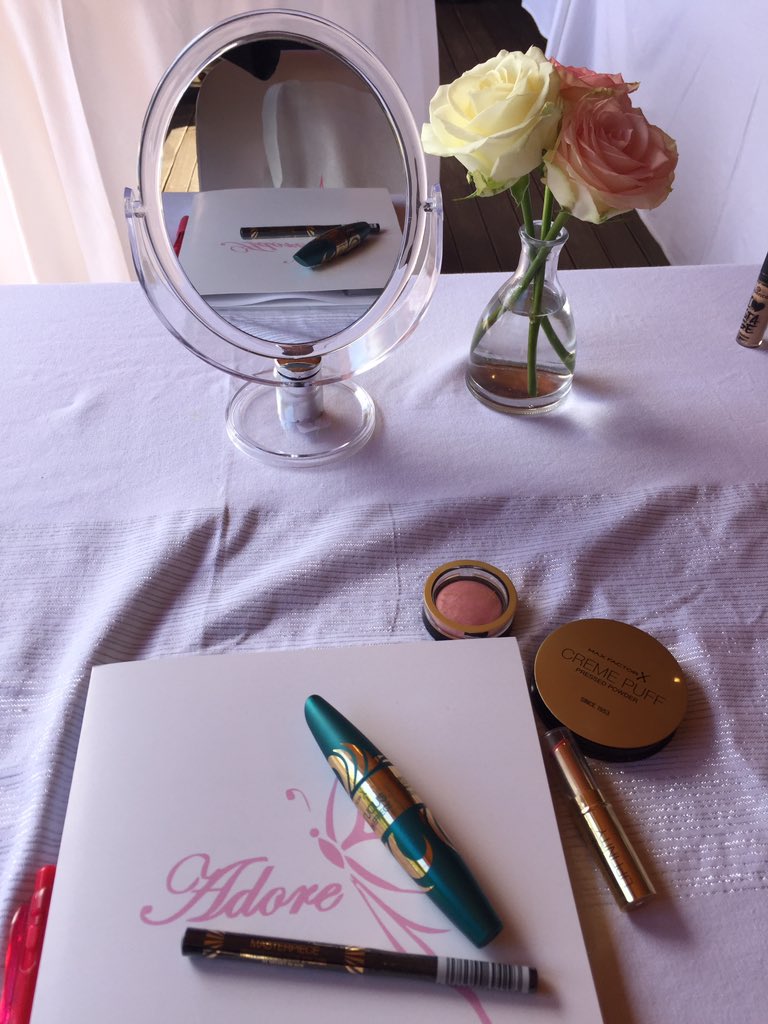 MaxFactor_SA's tweet image. Ready for an intimate make-up masterclass. #MakeGlamourHappen