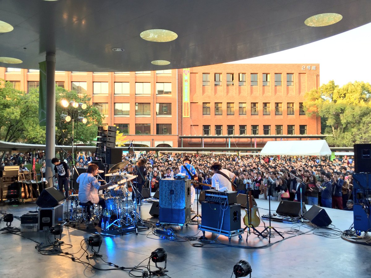 かりゆし58 V Twitter 龍谷祭 かりゆし58 本日は龍谷大学の学園祭に参加させて頂きました 一生懸命さが伝わってくる素敵なイベントでした 皆さんありがとうございました また遊びにきます 次の関西は来年のツアーですね チケット先行は明日まで