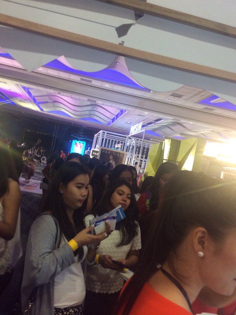 Happening now: Girls lining up at the #Flawlessly U booth. Come &amp; join us at the #JaDineTheHottestFair