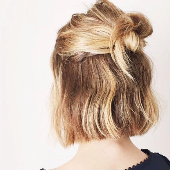 SwellHairUK's tweet photo. We're obsessing over this 'Halfsie' do by @TBDofficial. The perfect no-shampoo, weekend style βοΈ #VolumeRevolution https://t.co/OMJR0bmv72