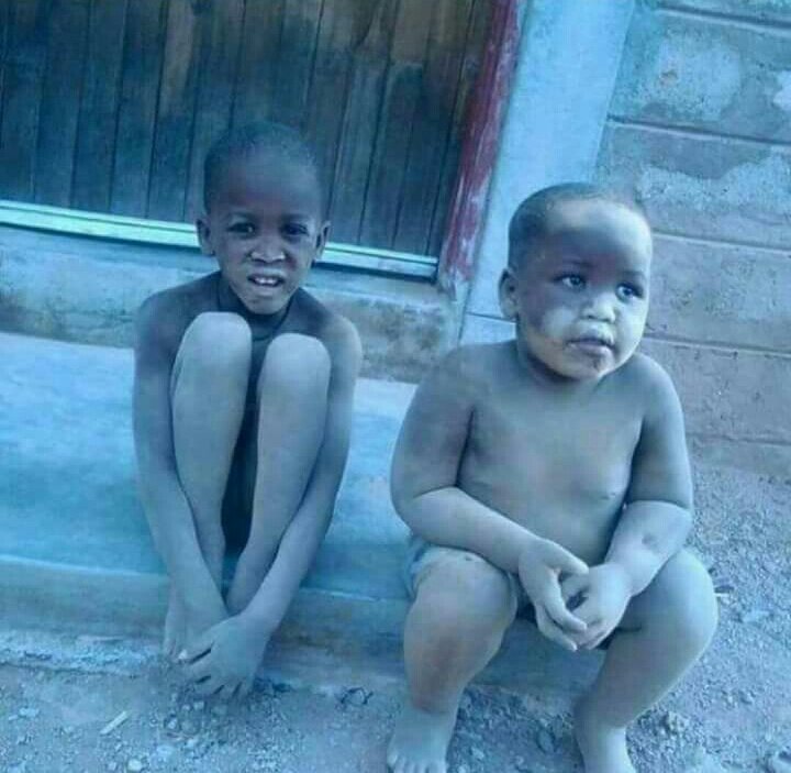 ElkanaJacobKE's tweet photo. #SomeoneTellKu Vile KU pupils wametulia after kuambiwa picha ya gate yao haitakuwa kwa certificate wakigraduate. https://t.co/yjUdD9dpxT