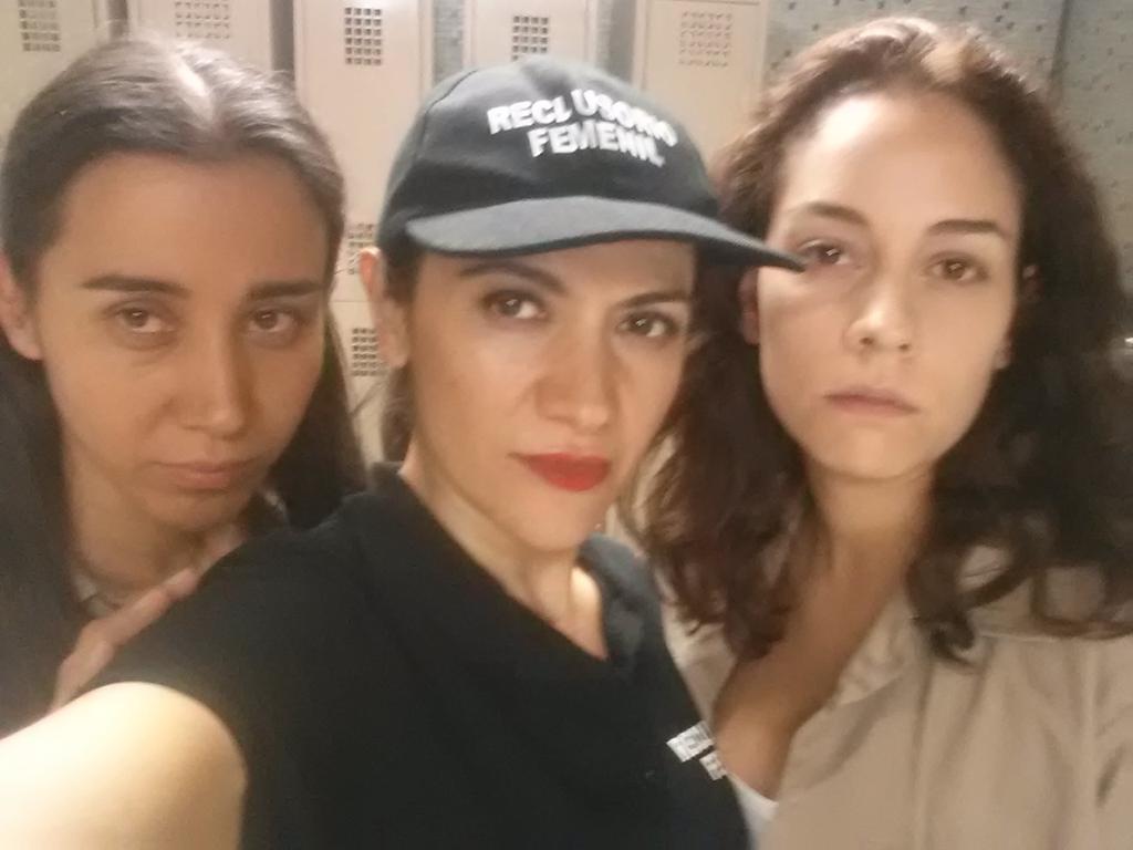 PerlaCoronaCorr's tweet photo. #SuperTeam #PadrisimasCompañeras @alelatosa  #habiaunavezlaserie https://t.co/e99z7wHkcx