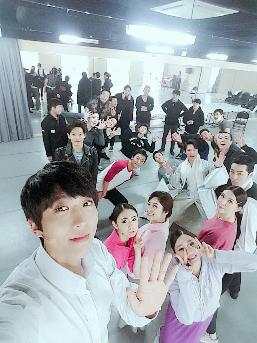 gonetomorrow_'s tweet photo. #뮤지컬 #곤투모로우 #gonetomorrow 

바이바이 동하옥균 재범종우 영수고종 하루와다 + 별이완 😭🙌 https://t.co/tBK0klQMLm