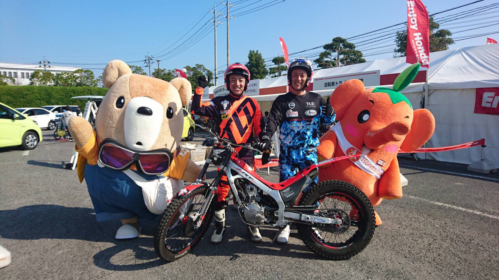 隈本裕美 かぶって演じて30周年 トライアルバイクショーの 小林直樹さん 本多元治さん トライアルバイクショー 小林直樹 さん 本多元治 さん T Co Owbuoregym Twitter