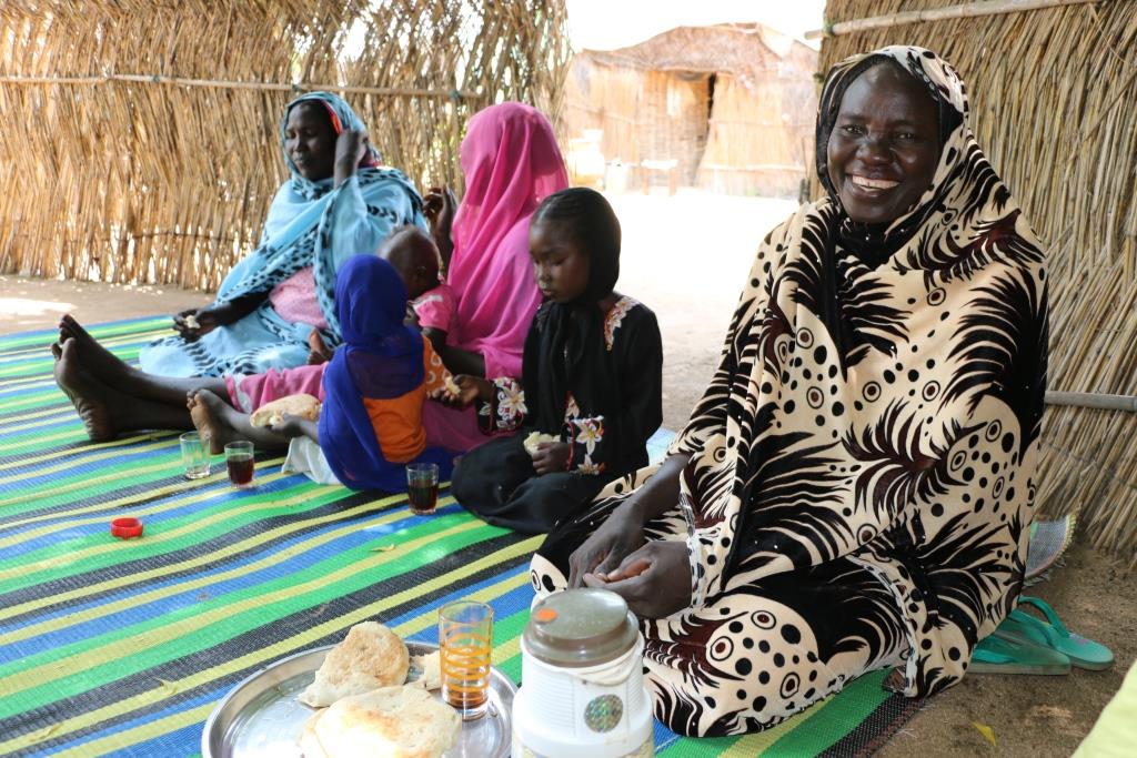 LwfChad's tweet photo. #TogetherinHope +half pop live on less $1/Day in #Chad.Thx @UnhcrTchad LWF gave small loan 2 Alima, now woman #refugee sell bread &amp;get $35/D https://t.co/oAdQCA9C1c