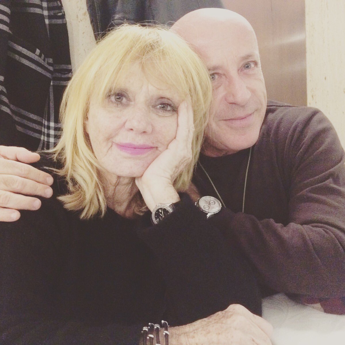 antonemiliok's tweet photo. Le impagabili serate con @Rita_Pavone_ artista unica e amica speciale ! A Roma per strepitosa puntata #diecicose #rai1  grande #donnarock https://t.co/zXQHxEPUQF