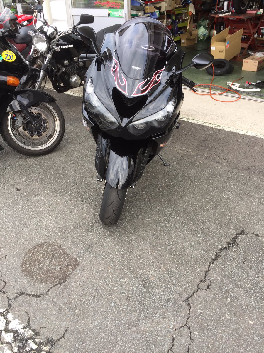 miko6603's tweet photo. 14年式 zx14r oe 納車しました！
今度は先代のzx14みたいな事にならないよう、安全に乗って楽しみたいと思います！
イケメンフェイスすぎて死にそう
#納車
#全国のライダーと繋がりたい https://t.co/l6ACIfMlHS