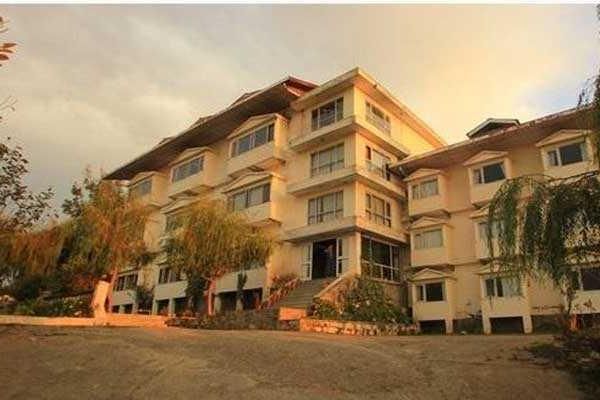 resortsinshimla's tweet photo. Whistling Pines Resort Shimla with different rooms https://t.co/IocdPrd84c here.
#resortpackages #3starresorts #whistling_pinesresortshimla https://t.co/a8xrnMtU5Y