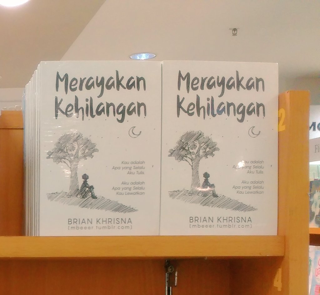 Harryanto12345's tweet photo. Sudah hadir nih #bukubaru @GramediaTsm Bandung 'merayakan kehilangan' @briankhrisna penerbit @mediakita @infobukuID https://t.co/OjNfvUAq5s