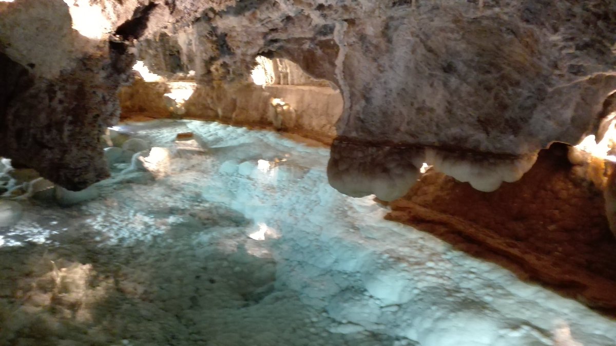 Mirad qué bonita es la Cristalería de Dios de la Gruta de las Maravillas de Aracena, increíblemente asombrosa en mitad de la ciudad