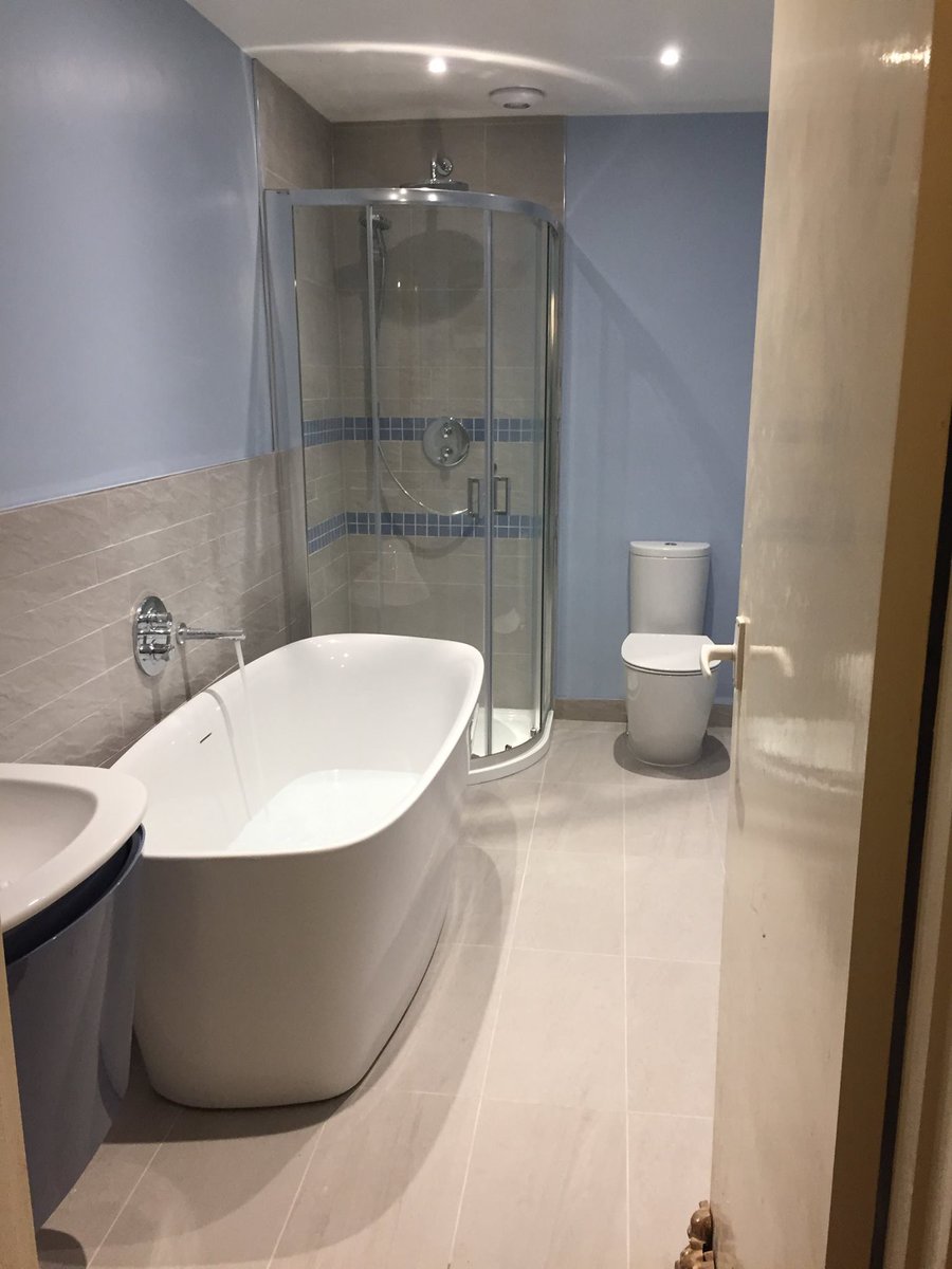 ARPPeterborough's tweet photo. CHECK OUT THESE BEFORE &amp; AFTER SHOTS
Bathroom rip out &amp; refit in Crowland - What a difference! 
Supplied &amp; fitted by A R Plumbing &amp; Heating https://t.co/DCd3h404kG
