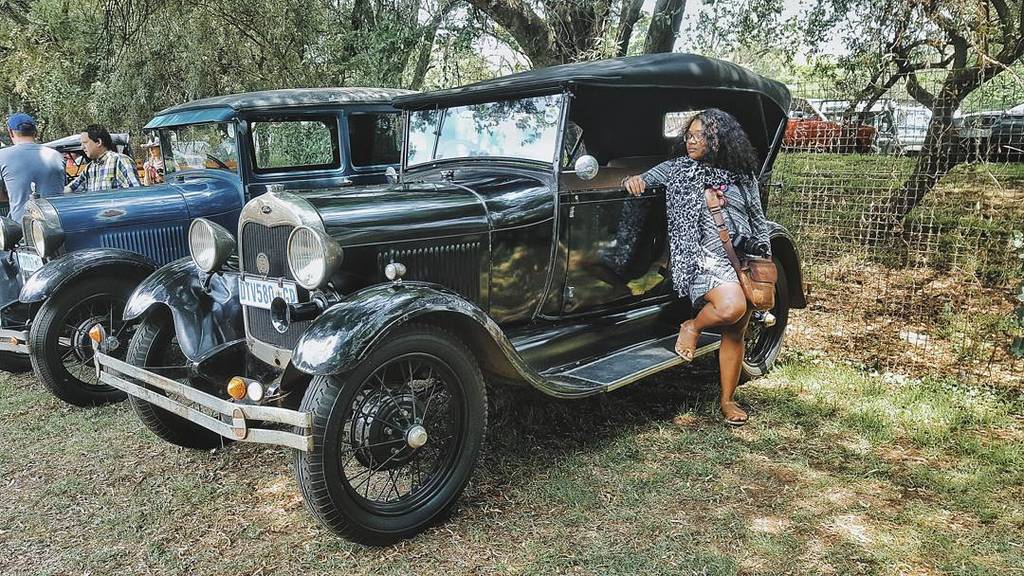 JustinLeePhotos's tweet photo. @mzansigirl pulling a @mylimeboots pose next to this @fordsouthafrica 1928 Phaeton
#FordH… https://t.co/rejKSA5f8b https://t.co/O2zaMDAq19