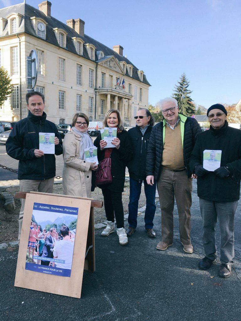 AvecSarkozy95's tweet photo. .@NicolasSarkozy La #Force #SARKOZYSTE du val d'Oise
Ce matin 4 équipes déployées à Viarmes St-Leu et 2 sur ARGENTEUIL 
#ToutPourLaFrance https://t.co/oFNdN7ilLz