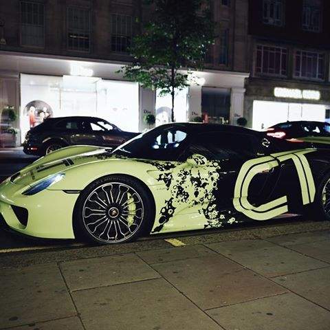 ShivaGarland's tweet photo. #lemon #black  📷 #Porsche  #918Spyder  #MuseCam #street #sportycar https://t.co/3Bj74r7LSd