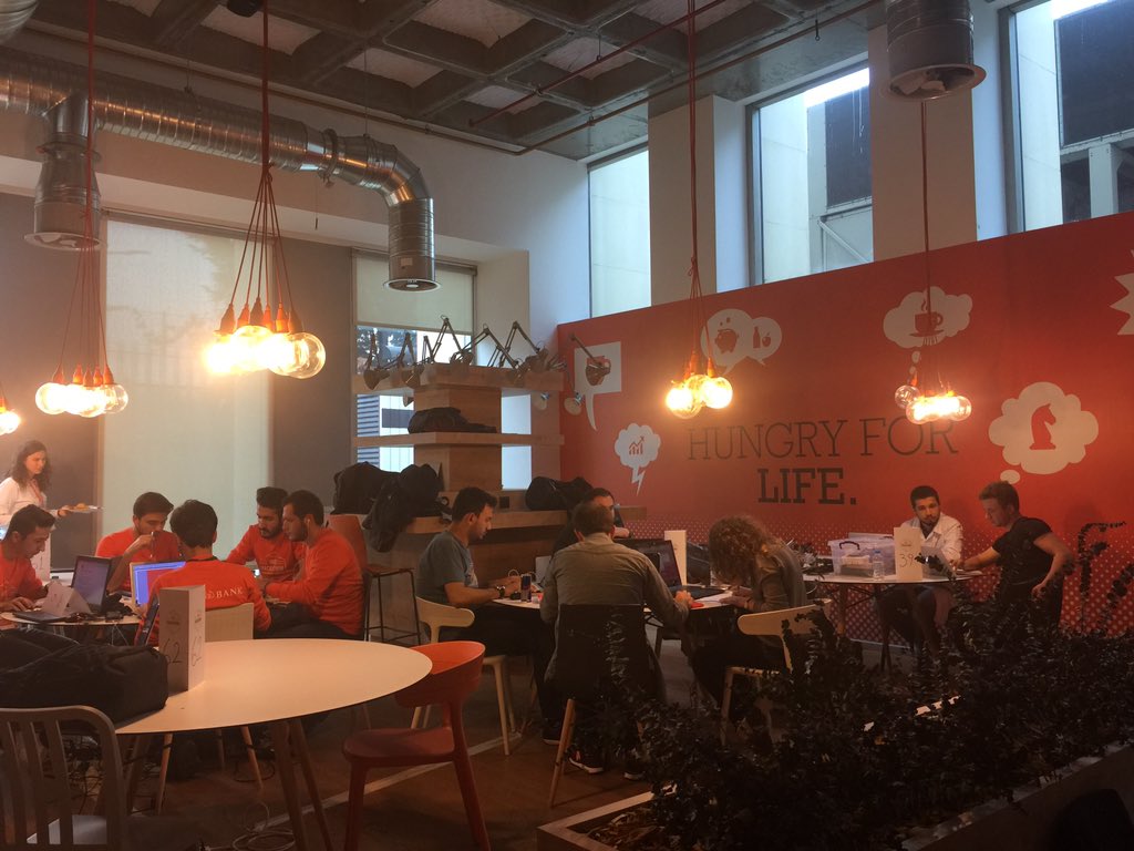 AricanSeker's tweet photo. Liseli gençler yine bizimle #inghackathon2016 #thinkforwardcodenow https://t.co/vnck9O8zeJ