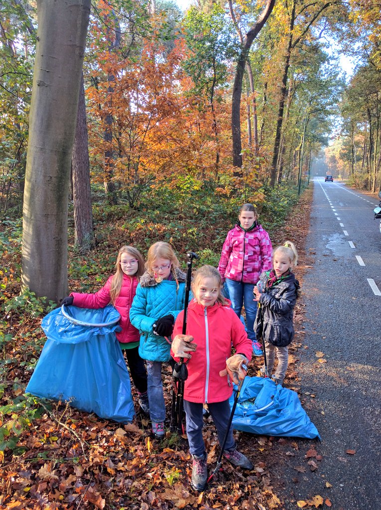 scoutingrijen's tweet photo. Rommel, Rommel en nog eens Rommel.... @NatuurwerkdagNL @scouting_nl #Rijen https://t.co/LrYa6qNkSF