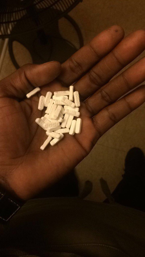 _tcbk1's tweet photo. #XanKlan #LowLife https://t.co/1rhOhHU4MV