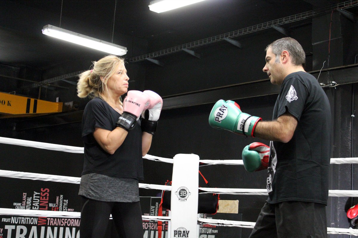 som3cat's tweet photo. Dijous tindrem una conversa @ForadeSerieTV3 en un ring de kick-boxing. Els contrincants: @toniclapes i @joanaortega! https://t.co/3EiKaPhd4r