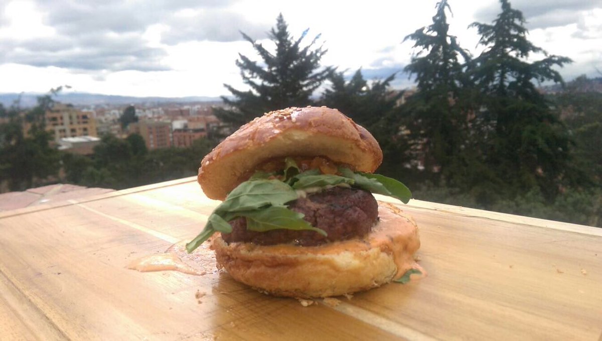MadamePapita's tweet photo. Esta semana barbq de #hamburguesas 🍔🍔🍔 y deliciosas salsas! Comedor ocasional https://t.co/yxRkb245lU vía @elespectador https://t.co/r0sQqV2NV4