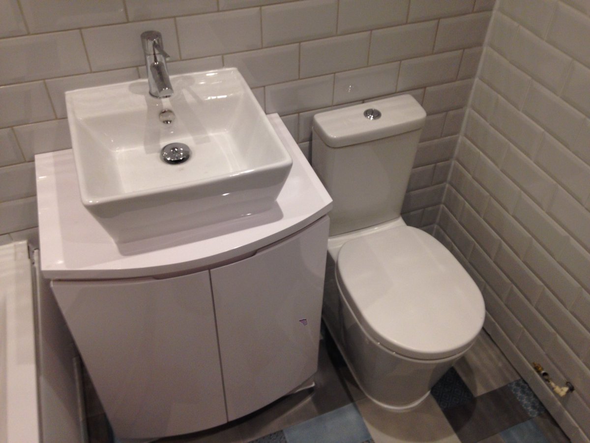 jgeach_andson's tweet photo. How to renovate a bathroom: finished
The bathroom is finished. #bathroom #tiling #walmley #renovation #bath #shower #suttoncoldfield https://t.co/2iXwG25nM9