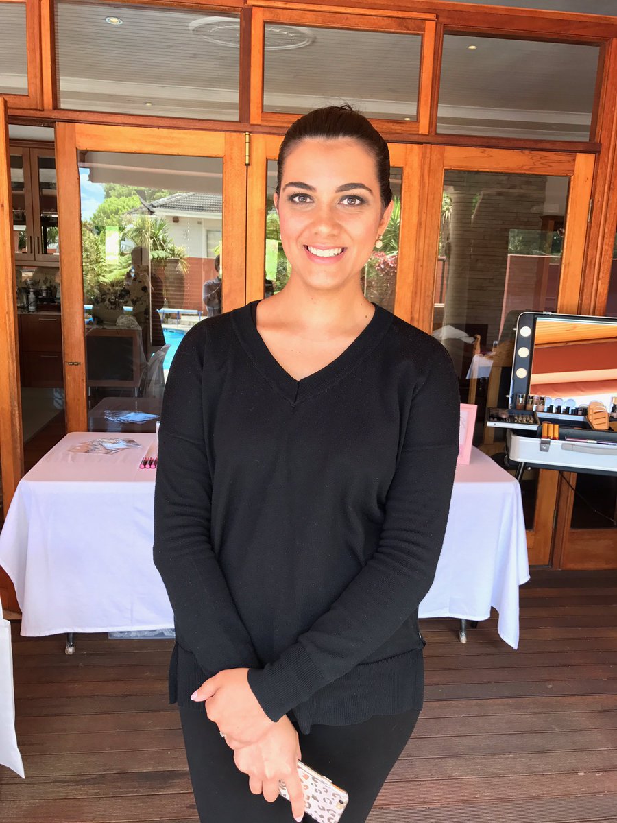 MaxFactor_SA's tweet image. From day time to a smokey eye look for an evening out. #MakeGlamourHappen