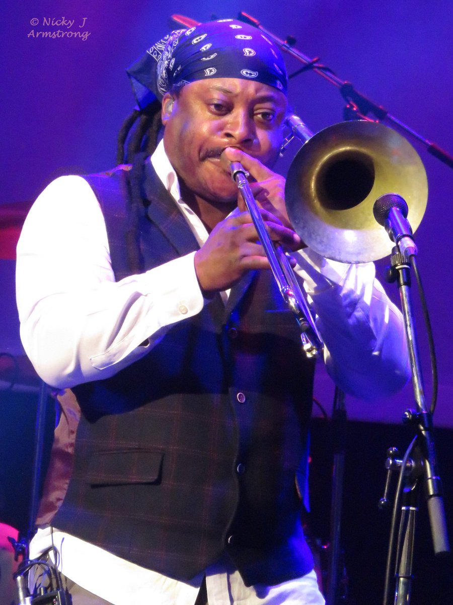 AHollandDifford's tweet photo. The Boss, @bethrowleymusic @LMarshallSinger @Real_Band @JoolsBand Colston Hall Bristol 4th Nov 2016 https://t.co/RQIloVLJpD