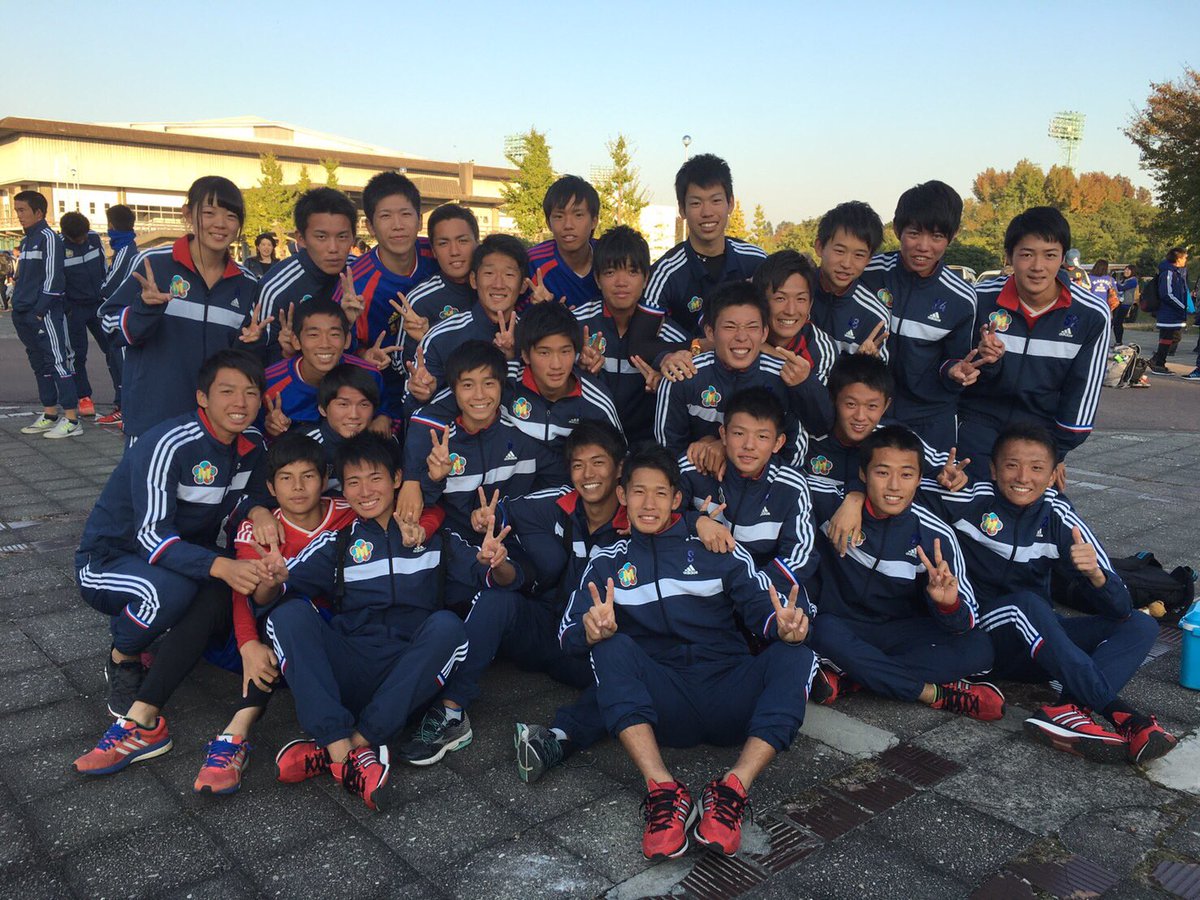 Kt09220845's tweet photo. 今日で三重高サッカー部引退。
この3年間走りとか伊室先生にキレられるとかいろいろあったけど最高の仲間に出会えたから乗り越えれました✌️
三重の心臓にはなりきれやんかったけど大学でサッカーがんばります👍
後輩たち来年は頑張ってくれ😊
三重高サッカー部今ままでありがとう笑 https://t.co/icuwmhdfCh